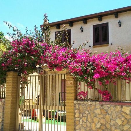 Casa Vacanze Mediterraneo Villa Tre Fontane Eksteriør billede
