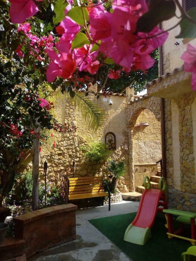 Casa Vacanze Mediterraneo Villa Tre Fontane Eksteriør billede