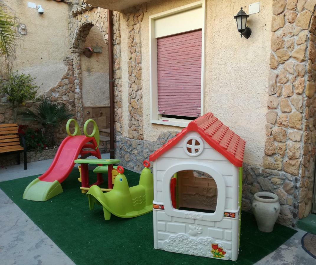 Casa Vacanze Mediterraneo Villa Tre Fontane Eksteriør billede